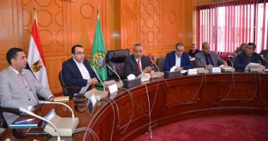 محافظ الإسماعيلية: الزيادة السكانية تعوق التنمية الشاملة ونبحث مواجهة الأمية.. صور 