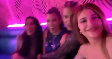  لمة الاخوات.. كايلى جينر فى سهرة خاصة مع كيم كاردشيان وكريس.. فيديو