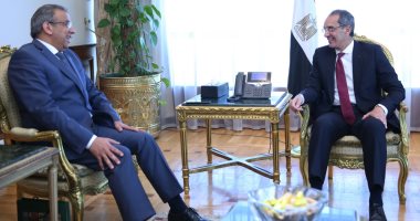 وزير الاتصالات يشيد بانجازات رئيس هيئة البريد السابق عصام الصغير  