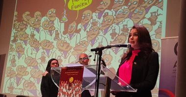 هند صبرى تسلم جائزة السفارة الفرنسية لمشروع يعزز المساواة بين الرجل والمرأة