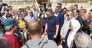 وزيرا السياحة والصحة في معابد الكرنك بالأقصر.. وتوافد كثيف للسياحة