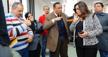 محافظ دمياط تتفقد المركز التكنولوجى لخدمة المواطنين برأس البر (صور)