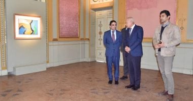 أحمد أبو الغيط يزور معرض الفنان فاروق حسنى بمجمع الفنون.. صور