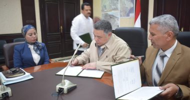 صور.. محافظ البحر الأحمر يوقع بروتوكول تعاون مع هيئة تنمية الصعيد