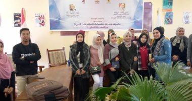 صور.. ورش عمل مجانية لطالبات جامعة المنيا وتدريبهن على الحرف والصناعات الصغيرة