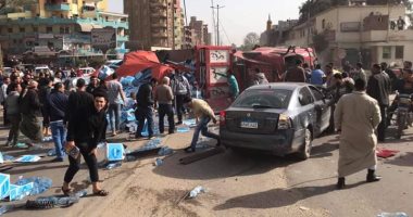 صور.. انقلاب سيارة محملة بالمياه بميت حبيش مدخل مدينة طنطا