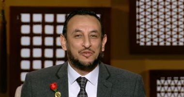 فيديو.. لماذا من يقتل دفاعا عن وطنه شهيد؟ رمضان عبد المعز يجيب