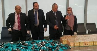 جمارك مطار القاهرة تضبط محاولة تهريب مستحضرات وأدوات تجميل ..صور