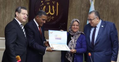تكريم أعضاء القافلة الشاملة لجامعتى الإسكندرية ومطروح لمنطقة برانى والسلوم(صور)