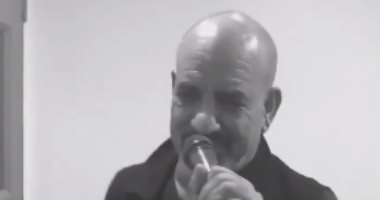 فيديو.. محمد لطفى يغنى sway على طريقته الخاصة