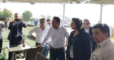 صور.. نائب وزير السياحة تلتقى الأفواج السياحية على المراكب النيلية بالأقصر