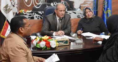 سكرتير محافظة أسوان يبحث 35 مطلبا وشكوى خلال لقاء المواطنين.. صور