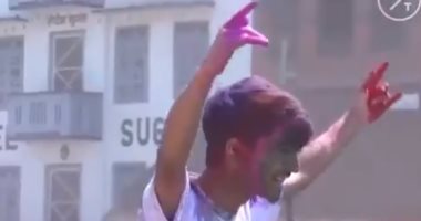 مواطنو نيبال يحتفلون بمهرجان هندوسى وسط مخاوف من تفشى فيروس كورونا.. فيديو