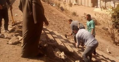 صور.. محافظة الجيزة تزيل سلالم الطريق الدائرى المخالفة لمواجهة المواقف العشوائية