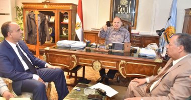 محافظ أسيوط: رصف طريق بطول 17 كم ضمن خطة تطوير محطات رحلة العائلة المقدسة