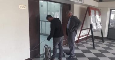 تطهير وتعقيم المنشأت الحكومية بمركز أبوقرقاص لمواجهة فيروس كورونا 