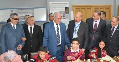 صور.. رئيس جامعة الفيوم يفتتح متحفا تعليميا وقاعات ومعامل بكلية الآثار