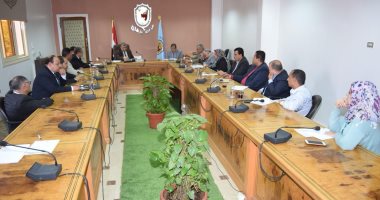 لجنة إدارة الأزمات بجامعة سوهاج تجتمع لمتابعة الإجراءات الإحترازية لمواجهة كورونا