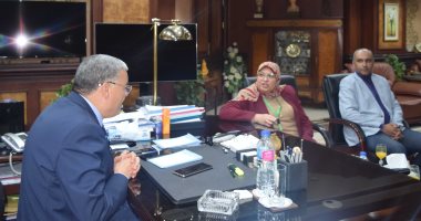 محافظ المنيا يتابع مع مسئولى الصحة الإجراءات الاحترازية للوقاية من الأمراض