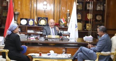 محافظ قنا: القضاء على الفساد المالى والإدارى أهم أولوياتى.. ويعلن الإستعداد للطقس