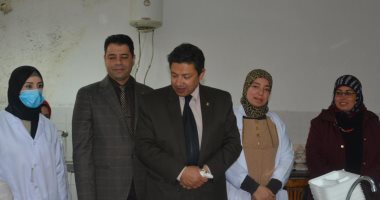 رئيس جامعة دمياط يناقش تقرير الإجراءات الاحترازية الخاص بالأعلى للجامعات