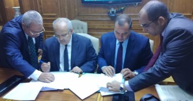 جامعتا سوهاج والقاهرة توقعان اتفاقية شراكة فى مجال التعليم المدمج
