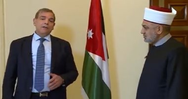 شاهد.. مشهد تمثيلى لوزيرا الصحة والأوقاف الأردنيين للوقاية من كورونا