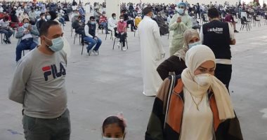صور.. إقبال كبير من الوافدين فى الكويت لإجراء فحص الكورونا 
