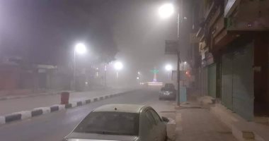 صور عواصف ترابية تضرب الوادي الجديد وغلق 3 طرق سريعة ورفع حالة الطوارئ