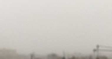 عاصفة رملية تحجب الرؤية وتخلى الشوارع من المارة بشمال سيناء
