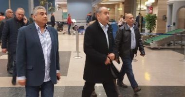 وزير الطيران المدنى يتفقد مبانى الركاب بمطار القاهرة الدولى بسبب أحوال الطقس