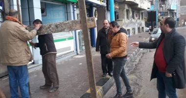 صور .. سقوط أجزاء خرسانية من عقار شرق الإسكندرية خلال موجة الطقس السئ