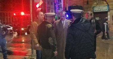 صور.. محافظ كفر الشيخ يتفقد أعمال كسح مياه الأمطار بالشوارع ليلاً