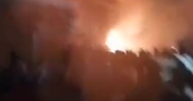 بعد السيطرة عليه.. لحظة اشتعال النيران فى حريق محل مفروشات بالغورية "فيديو"