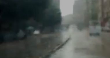 قارئ يشارك بفيديو لتساقط الأمطار فى شارع السودان بالجيزة