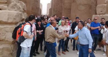 رغم سوء الجو.. الآثار: لم يتم إلغاء أى رحلة سياحية والإقبال متزايد بالمواقع.. صور