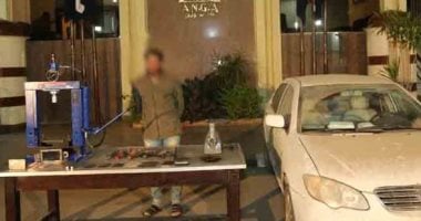 الداخلية تضبط تاجر مخدرات يُصنع الحشيش فى منزله بالجيزة