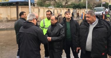 صور.. وزير التنمية المحلية يشرف على أعمال سحب تجمعات المياه فى مصر الجديدة