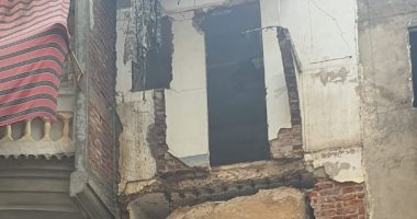 صور.. انهيار أجزاء من عقار بالدقهلية بعد موجة من الطقس السيئ