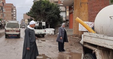ست بـ100 راجل.. رئيس الوحدة المحلية بسنتريس فى المنوفية تشرف على أعمال كسح المياه 