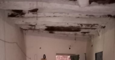 صور.. إخلاء أسرة من منزل آيل للسقوط وإصلاح أعمدة كهرباء فى أبو كبير بالشرقية