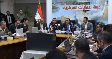 رئيس الوزراء يشكر العاملين بأجهزة الدولة على كفاءة التعامل فى الظروف الجوية الاستثنائية.. ويؤكد: إعادة تخطيط بعض شبكات الصرف لتستوعب المياه مع التغيرات المناخية