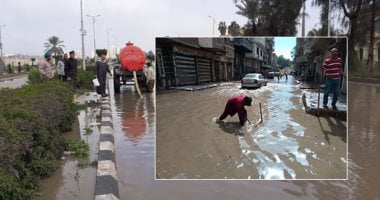 الأبطال الحقيقيون بشوارع مصر.. عمال الصرف والكهرباء يواصلون العمل بالطقس السيىء.. كهرباء كفر الشيخ توصل التيار للمناطق المتضررة.. وإنقاذ سيارات الإسكندرية الغارقة.. والدفع بـ85 سيارة لشفط المياه بالقليوبية