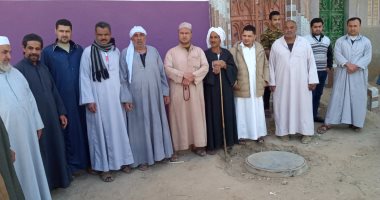 معاناة أهالى قرية القراقرة بسوهاج بسبب أغطية غرف الصرف الصحى.. صور