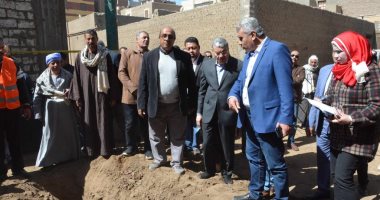 شركة مياه المنيا تمد وصلات الصرف للأسر الأكثر احتياجاً بالمحافظة