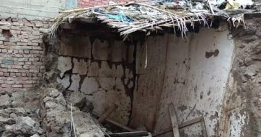 انهيار جزئى بمنزلين وانفجار محول كهرباء بكفر أيوب فى الشرقية.. صور