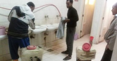 فيديو وصور.. تعقيم وتطهير مدرجات كلية آداب طنطا لمنع انتشار فيروس كورونا