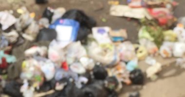 "سيبها علينا".. شكوى من انتشار القمامة بمنطقة حدائق القبة