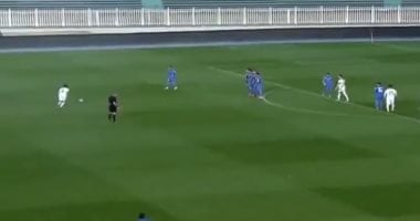 بعيدا عن كورونا.. لاعب المولودية يسجل هدفا خرافيا بالدوري الجزائرى "فيديو" 