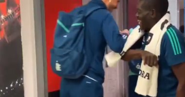 المصافحة بالقدم والكوع بالدورى البرازيلى.. لاعبو نادى فلامنجو يتحدون كورونا